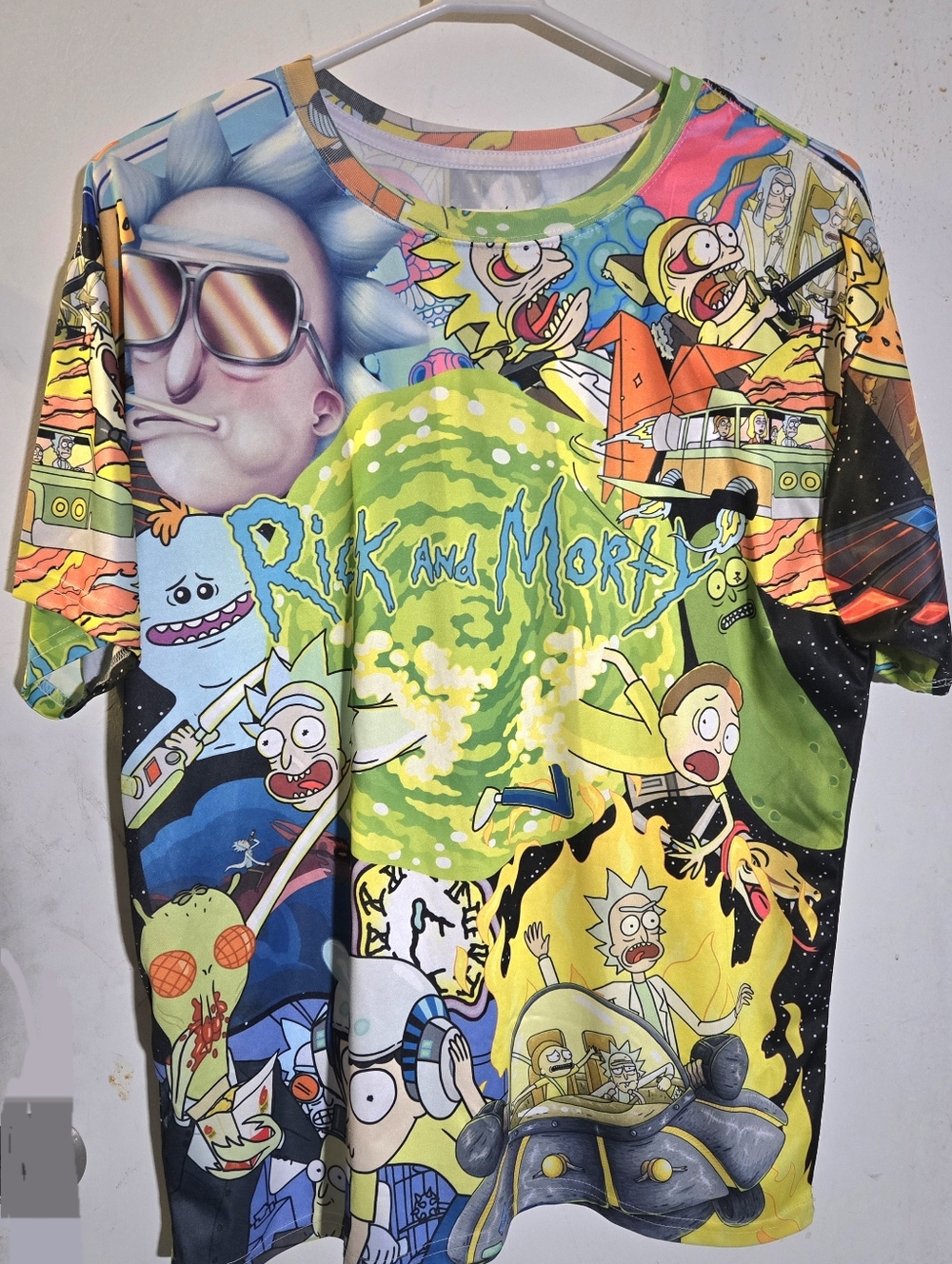 Rick and Morty Sublimated Men's size L Graphic T-Shirt Excellent Condition.